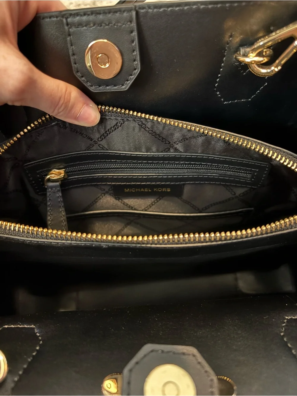 MICHAEL KORS Mercer Gallery Medium Center Zip Black Leather Tote Bag